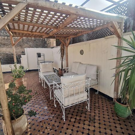 Riad Avec Terrasse Privee Et Piscine Partagee A 300M Фес Экстерьер фото